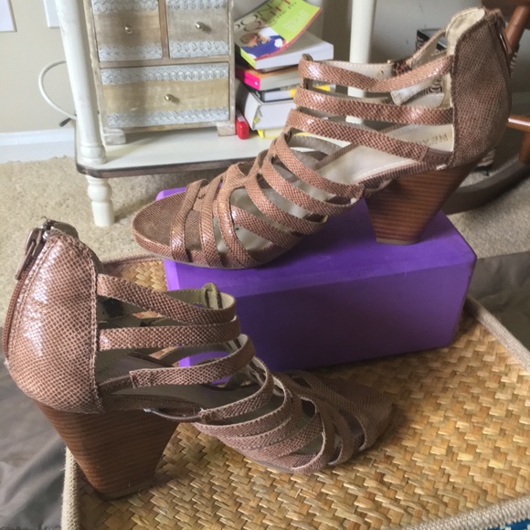 shoes - Picture 3 of 3